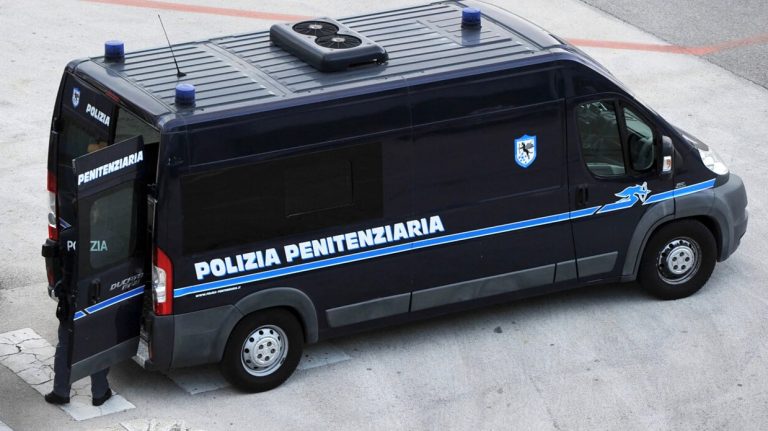 Rivolta nel carcere di Teramo, ripristinato l’ordine senza alcun ferito. Trasferiti i 10 detenuti ribelli