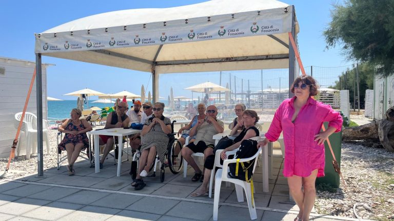 “Una spiaggia per tutti”. Servizi, strutture e operatori per accessibilità e inclusione per le persone con disabilità Una spiaggia per tutti