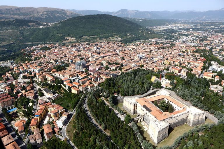 L’Aquila città turistica? Si apre lo scontro