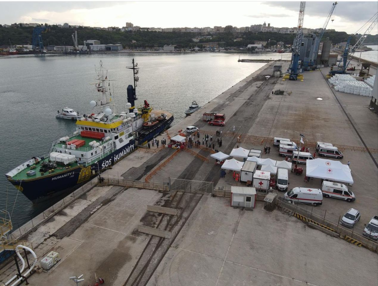In buona salute i migranti sbarcati a Ortona. Ricoverati per accertamenti solo 2 bambini