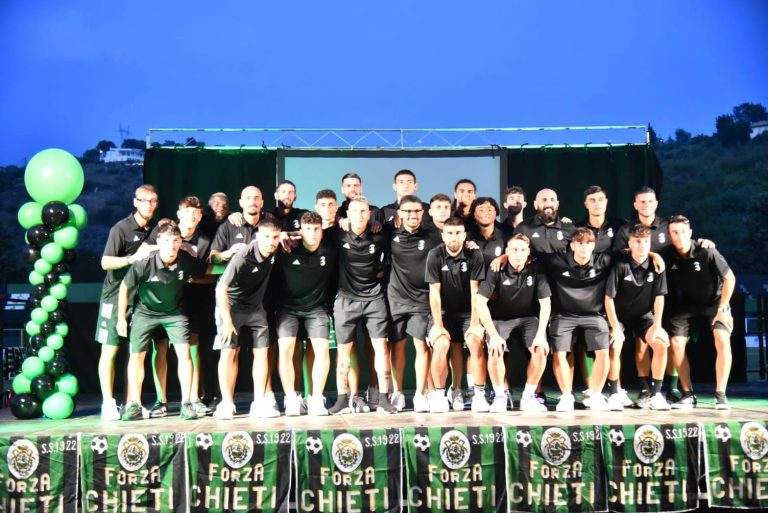 A Chieti si fa sul serio: 500 tifosi invocano la Serie C nel corso della presentazione