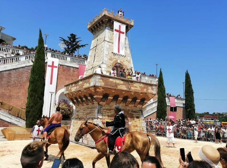 Attesa per la festa della Madonna del Rosario con la rievocazione della battaglia Turchi contro cristiani