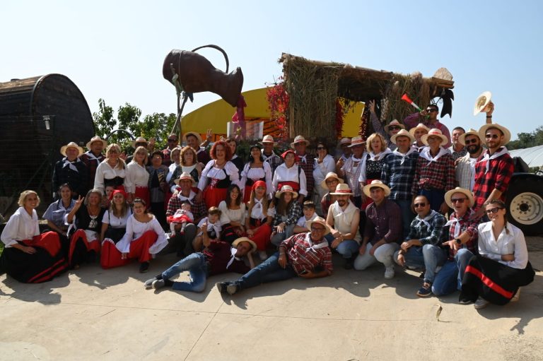 Cinque mila visitatori alla festa dell’uva e del vino di Fossacesia. Vince il carro fonte delle cave fossacesia festa dell’uva e del vino