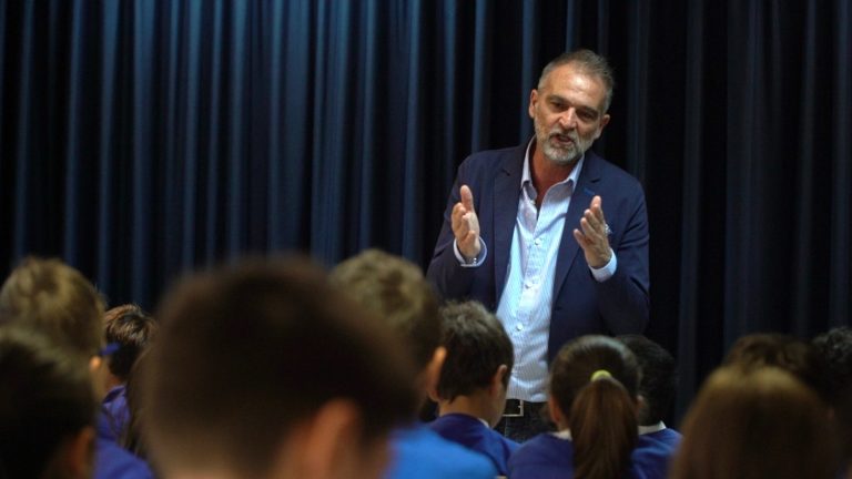“Se ricicli ti premio”, un libro in cambio di un rifiuto per i bambini della primaria Eroi Ottobrini di Lanciano