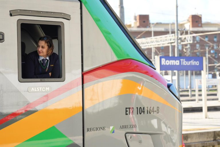 Il primo treno della TUA arriva a Roma