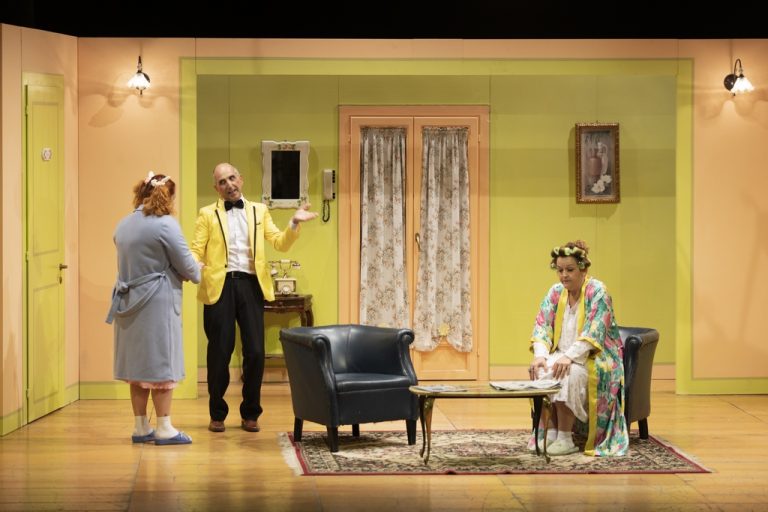 Teatro dialettale: “Il morto sta bene in salute”. Appuntamento domenica 10 dicembre al Fenaroli