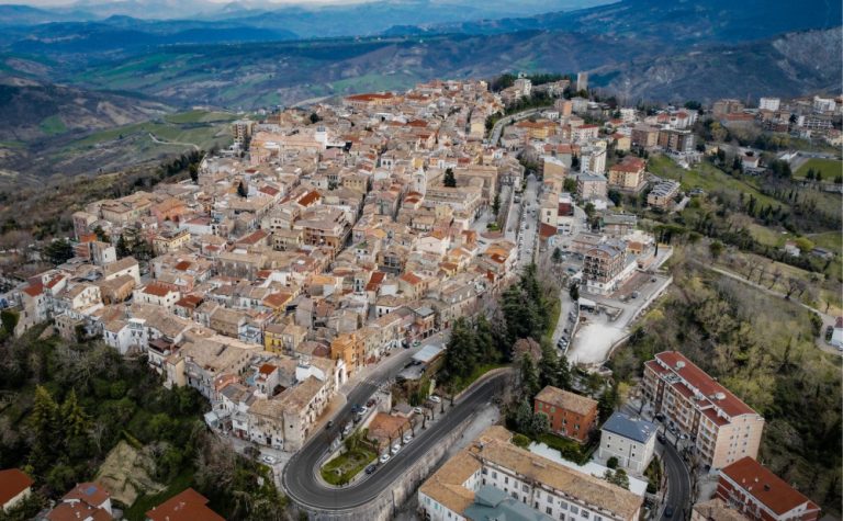 Infarto troppo grave. I soccorsi non riescono a salvare il tabaccaio di Guardiagrele