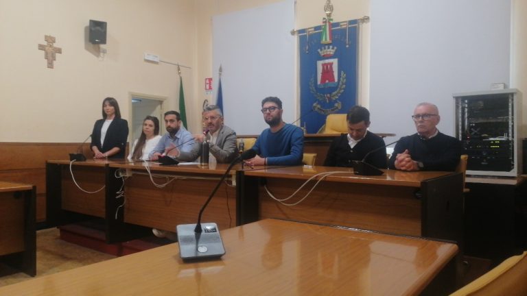 Il sindaco Castiglione non si dimette e rivolge un ultimo appello ai consiglieri comunali