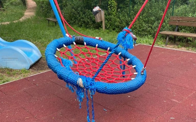 Atti vandalici al parco pubblico di Tollo, il sindaco: troveremo i responsabili