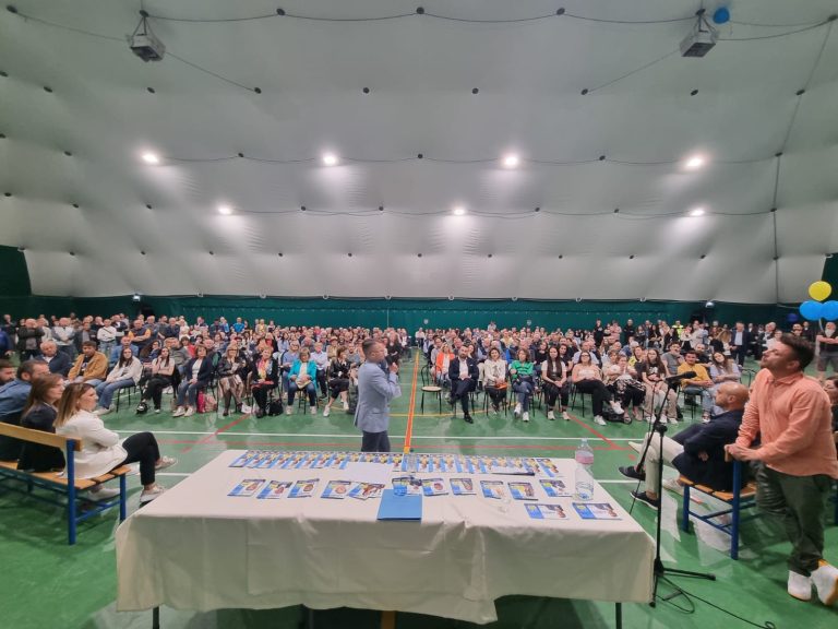 Più di quattrocento persone per sostenere la candidatura di Mario Verratti a sindaco di Castel Frentano