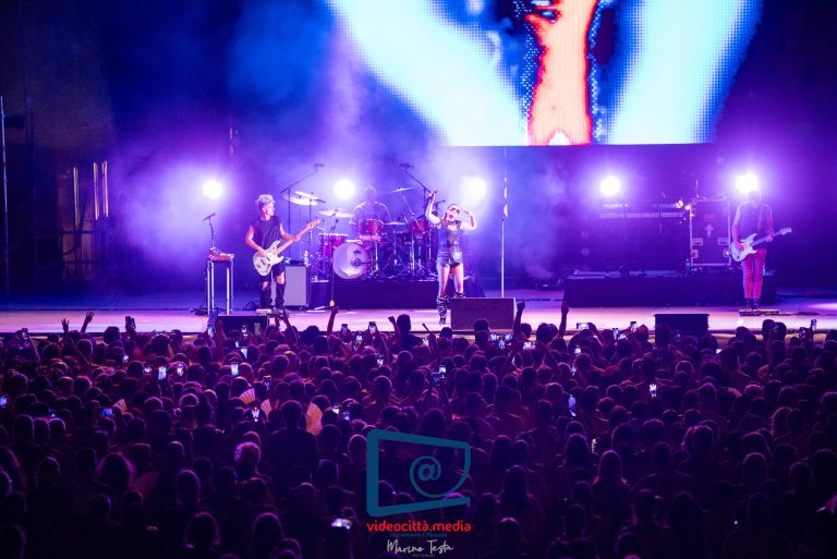 Emma, Lanciano va in Apnea: grande festa al concerto, poi la condanna all’omofobia