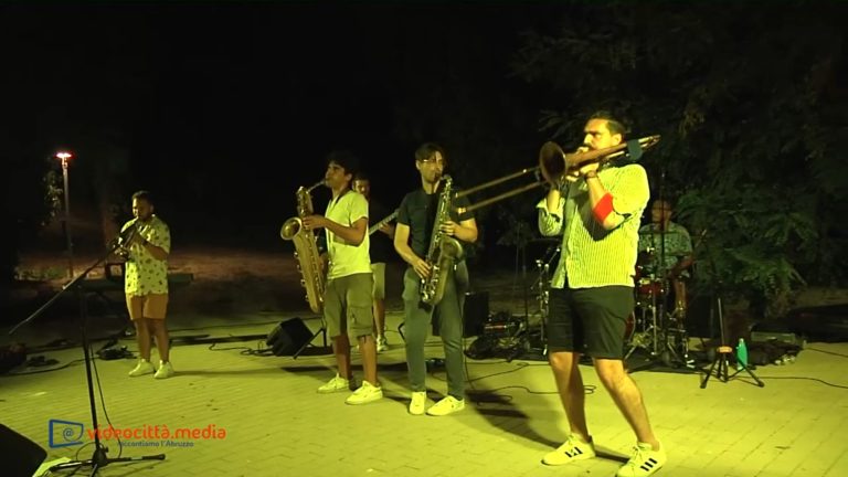 A Castelfrentano tutti pazzi per i concerti al tramonto della “Fabbrica Sonora” | VIDEO