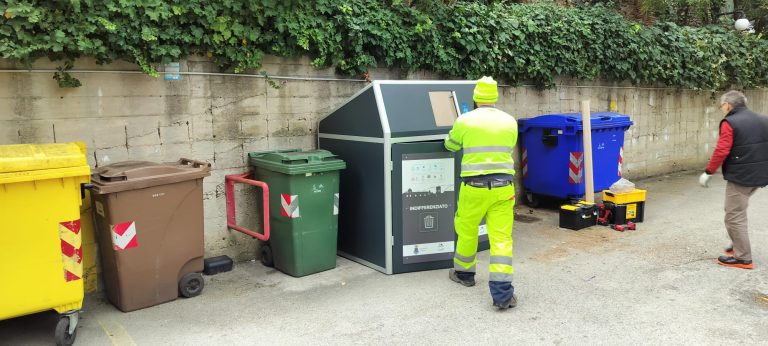 Lanciano: Arrivate le nuove calotte per l’indifferenziato, si procede al posizionamento