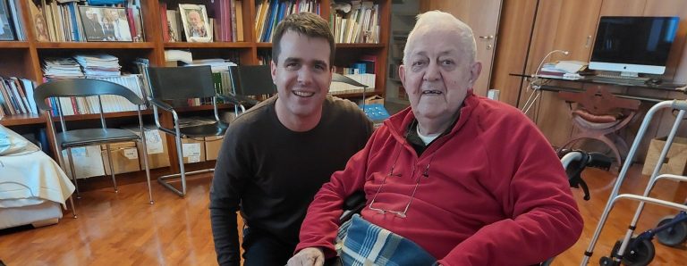 Monsignor Carlo Ghidelli, dato per defunto, è vivo, vegeto e lucidissimo: continua a scrivere e studiare le Sacre Scritture