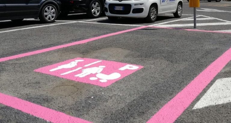 Lanciano, istituiti nuovi parcheggi rosa per donne in gravidanza e genitori con bimbi fino ai due anni