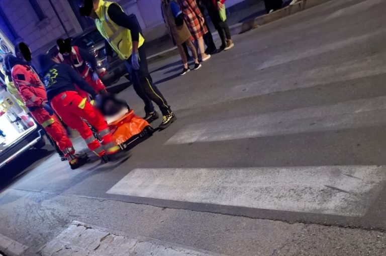 Davanti al Cup dell’ospedale Renzetti tragedia sfiorata: uomo che attraversava con un bambino investito da un’auto