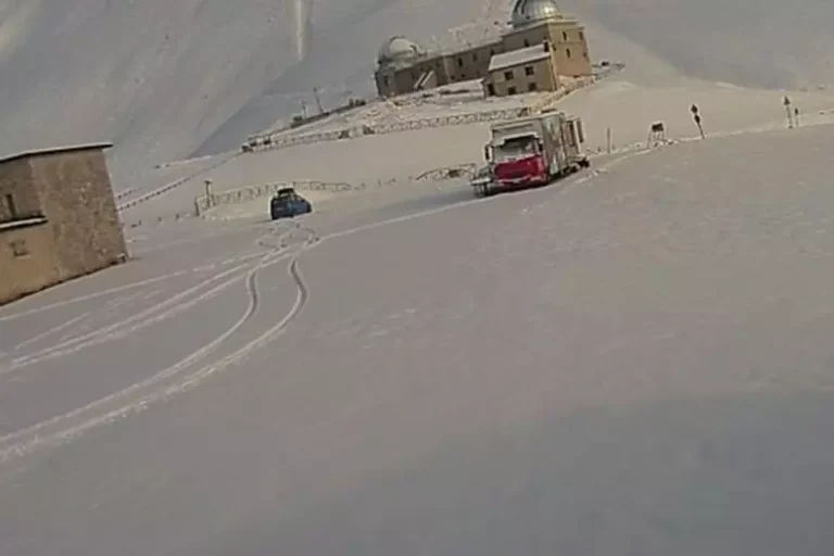 Camper vuoto e fermo da giorni a Campo Imperatore. Si cerca un turista straniero