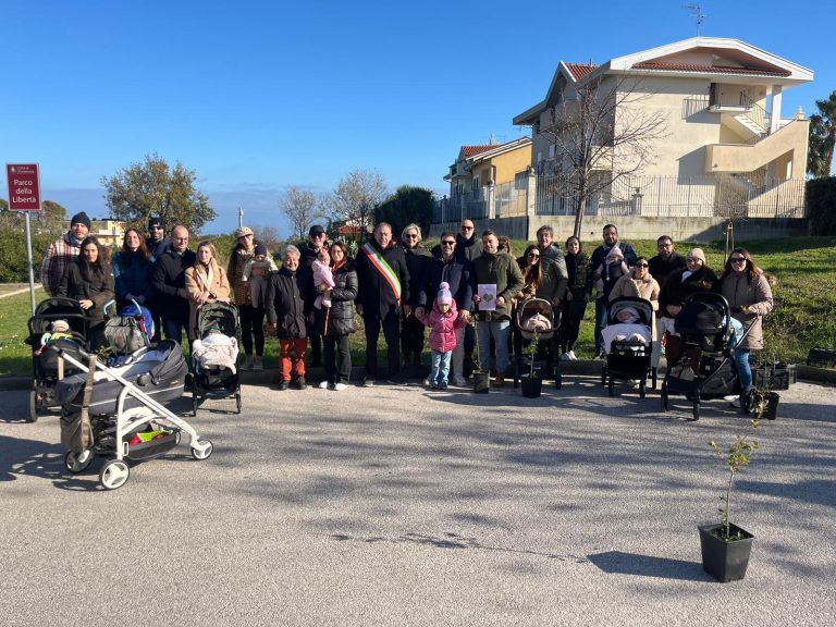 Fossacesia dà il benvenuto ai nuovi nati con 37 alberi ed un olivo come augurio di pace e speranza