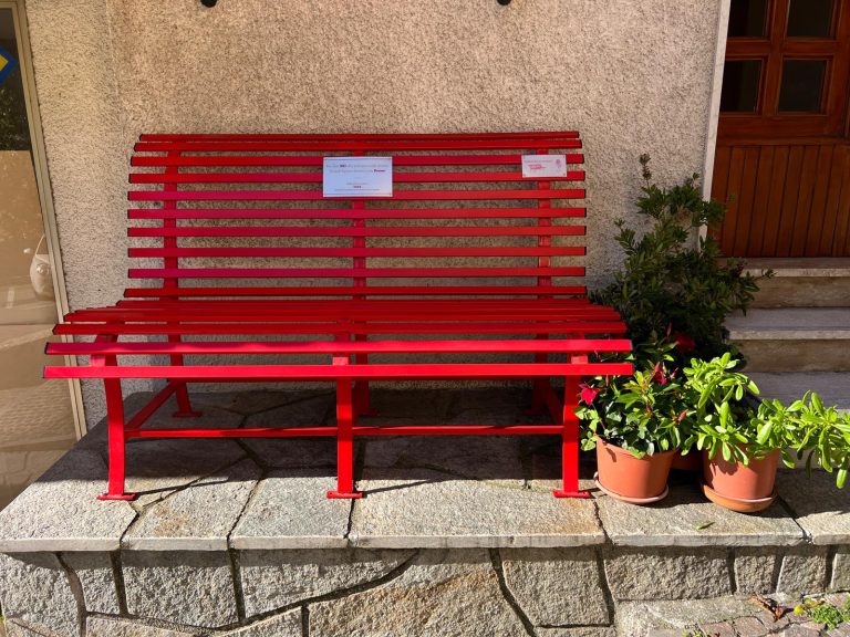 Villa Santa Maria, la battaglia per la Panchina Rossa. Un comitato di donne chiede una risposta entro il 20 o ricorrerà a Mattarella