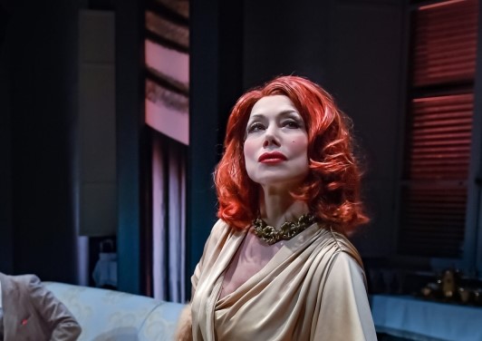 Sabato 31 Nancy Brilli porta sul palco del Fenaroli lo spettacolo “Il Padrone”