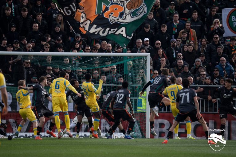 Serie B, ko esterno per il Pescara: il Venezia si impone in casa 3-2 e resta in vetta