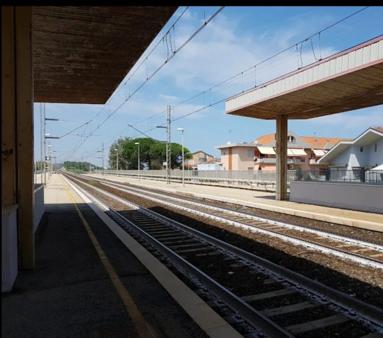 Cavi tagliati sulla linea ferroviaria Adriatica. Al vaglio l’ipotesi sabotaggio